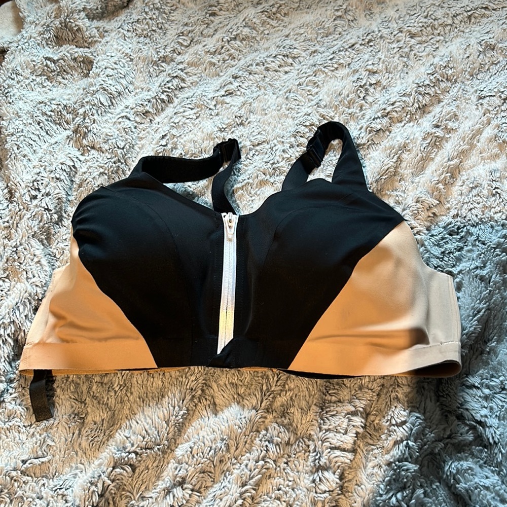 Victoria Secret knockout front-close sports bra